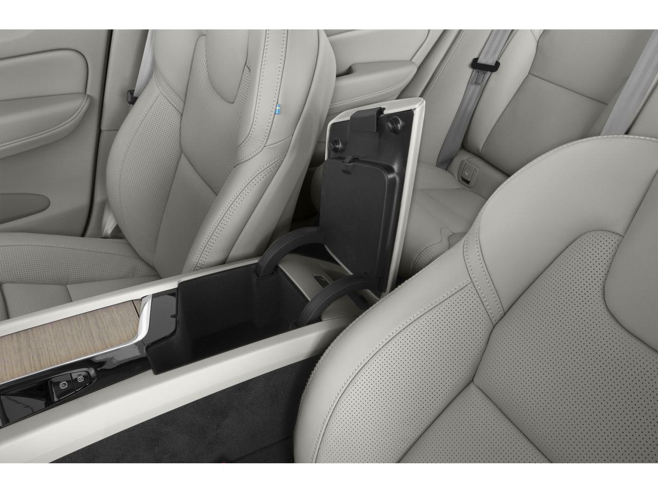 2024 Volvo XC60 Recharge Plug-In Hybrid Ultimate Black Edition