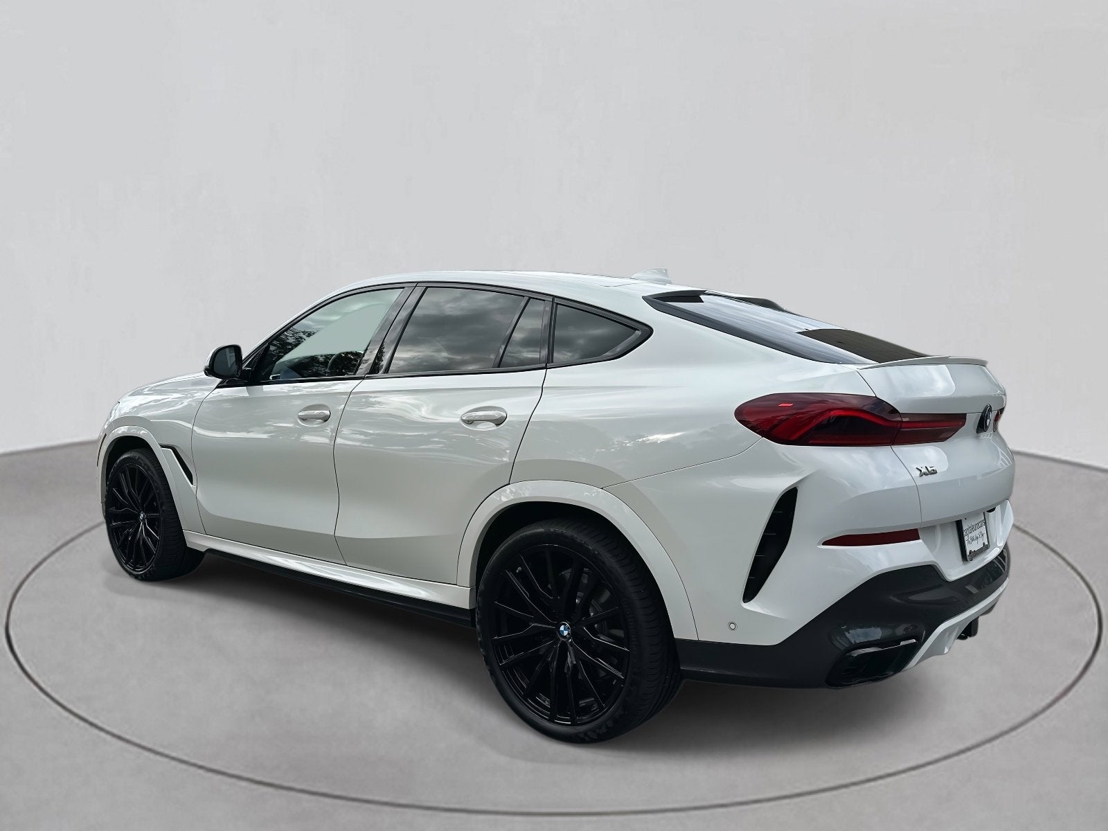 2021 BMW X6 M50i
