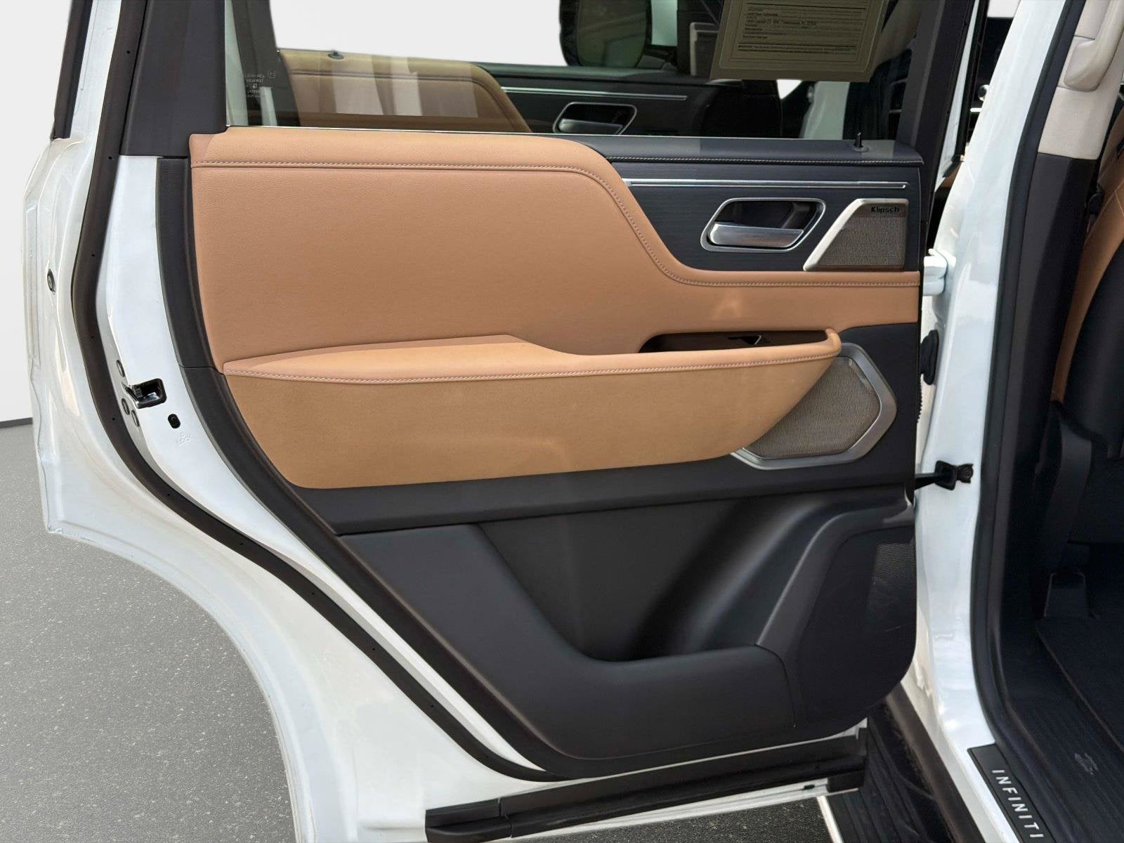 2025 INFINITI QX80 SENSORY