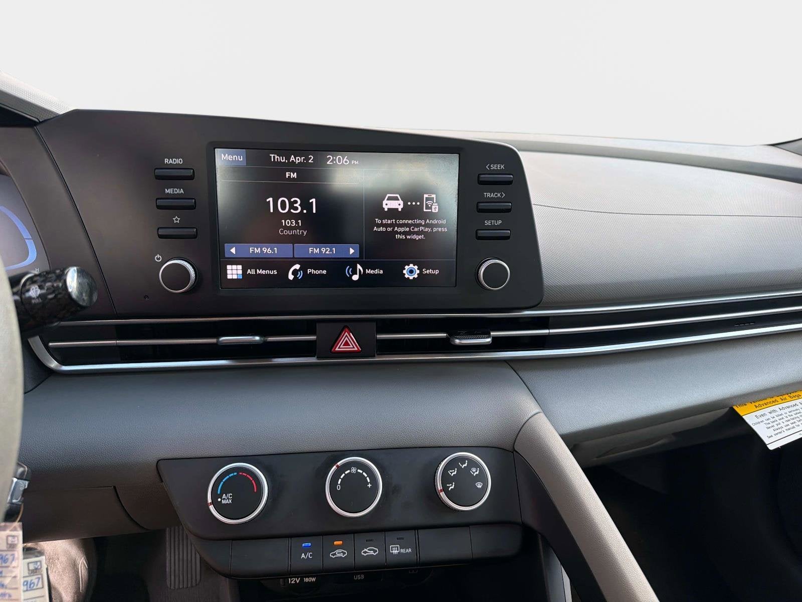 2024 Hyundai Elantra SE