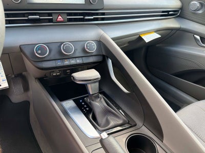 2024 Hyundai Elantra SE