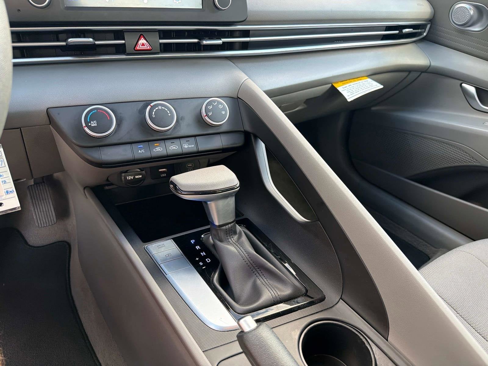 2024 Hyundai Elantra SE