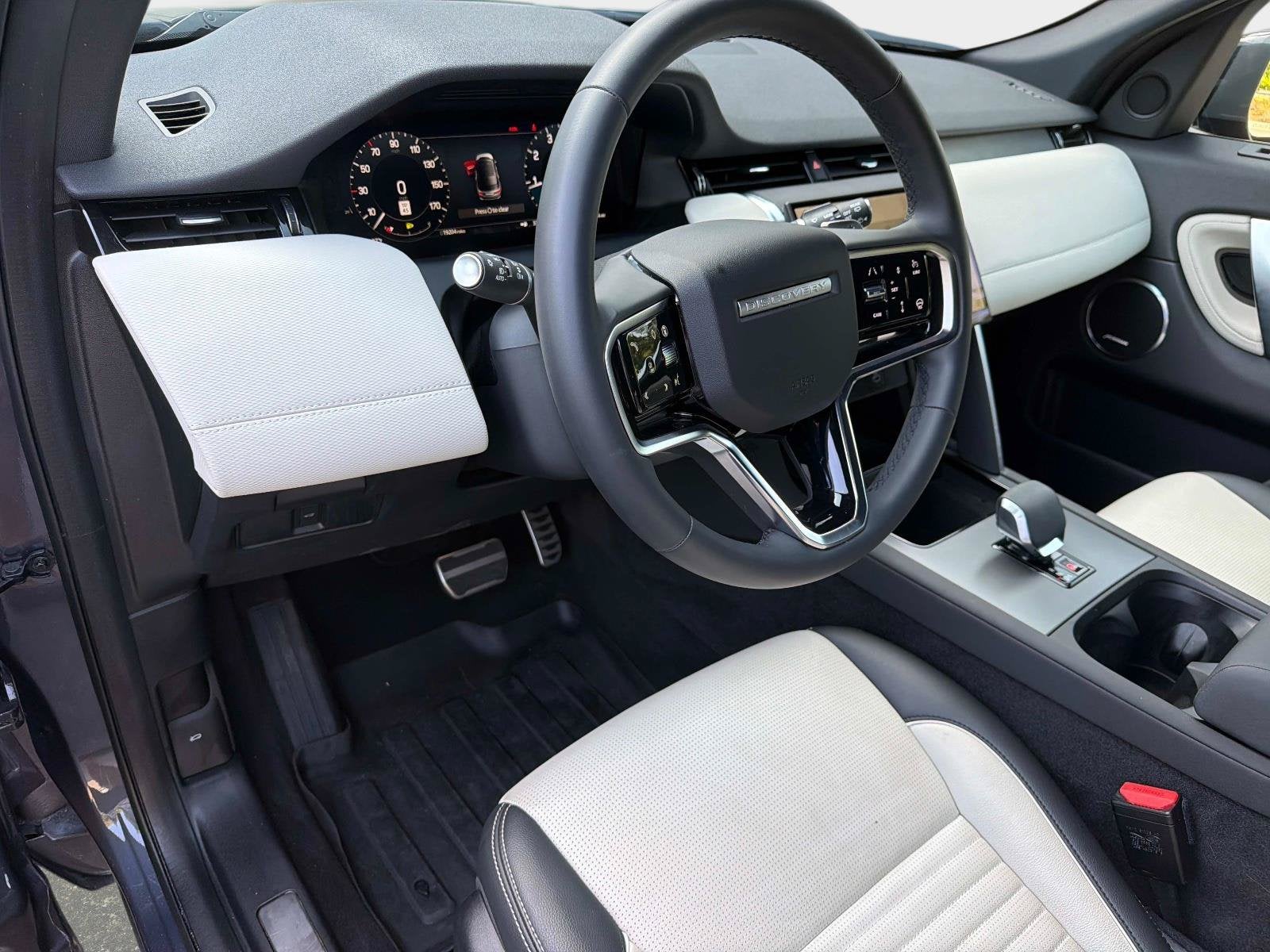 2025 Land Rover Discovery Sport SE