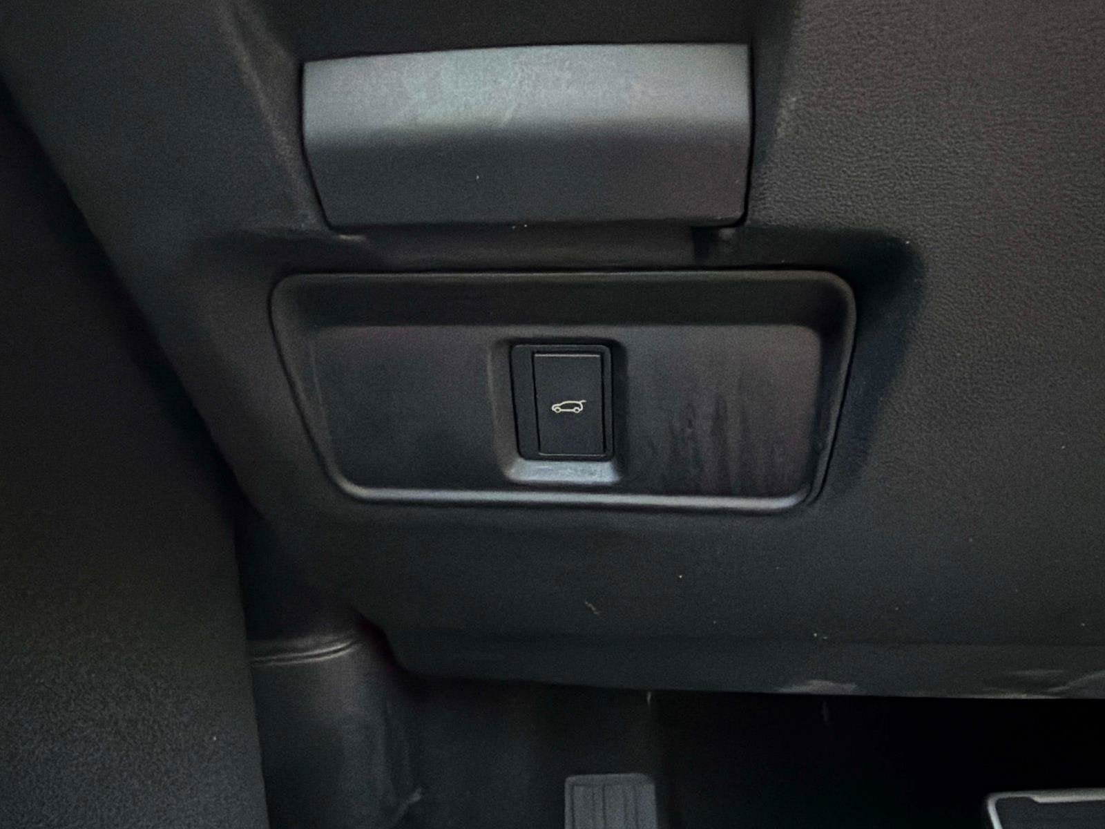 2025 Land Rover Discovery Sport SE