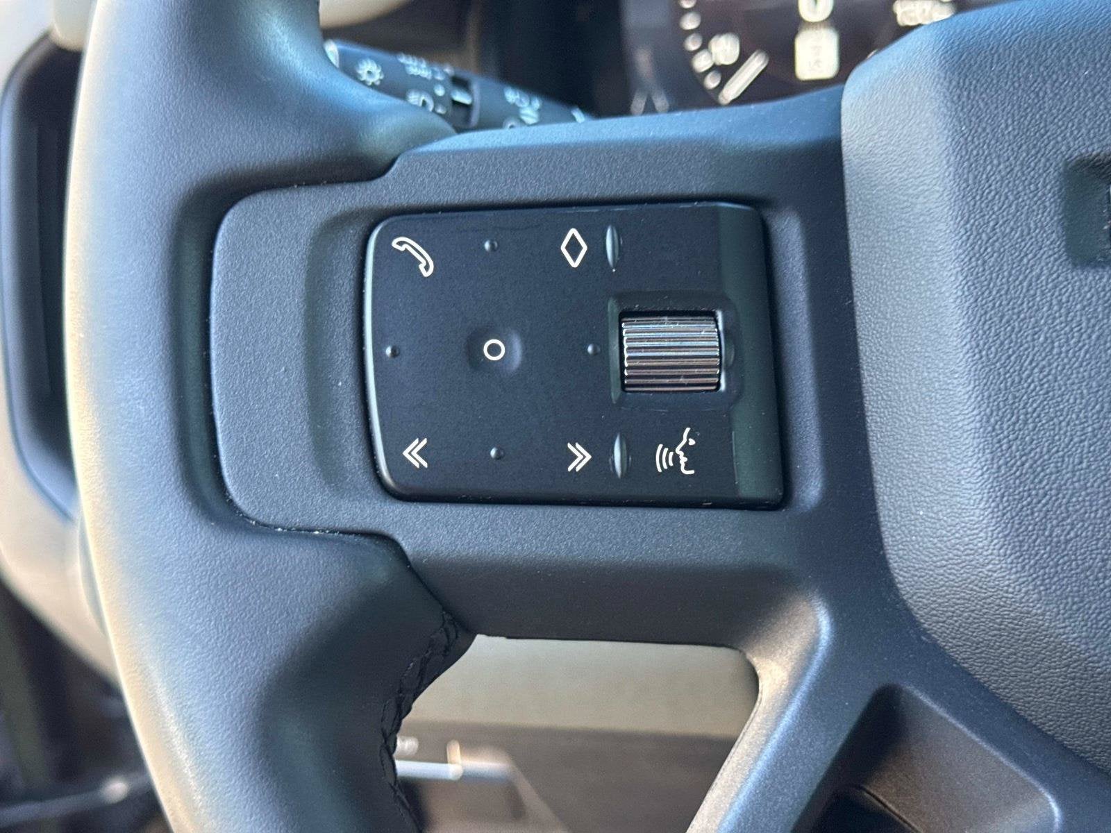 2023 Land Rover Defender 110 X-Dynamic SE
