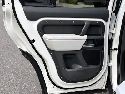 2025 Land Rover Defender 110 X-Dynamic SE