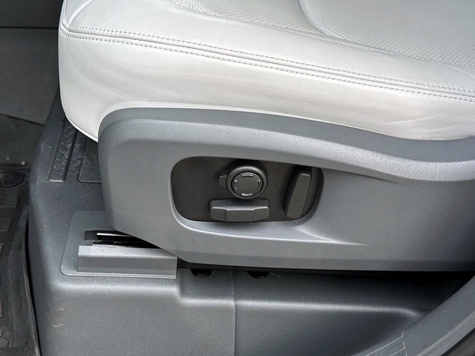 2025 Land Rover Defender 110 X-Dynamic SE