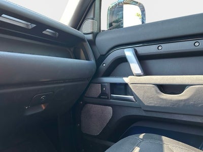 2023 Land Rover Defender 130 X-Dynamic SE