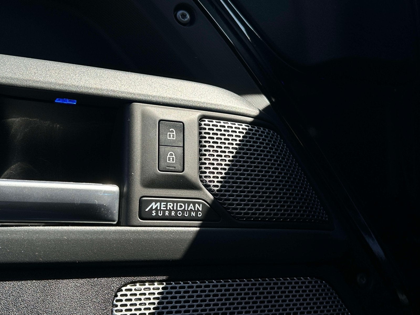 2023 Land Rover Defender 130 X-Dynamic SE