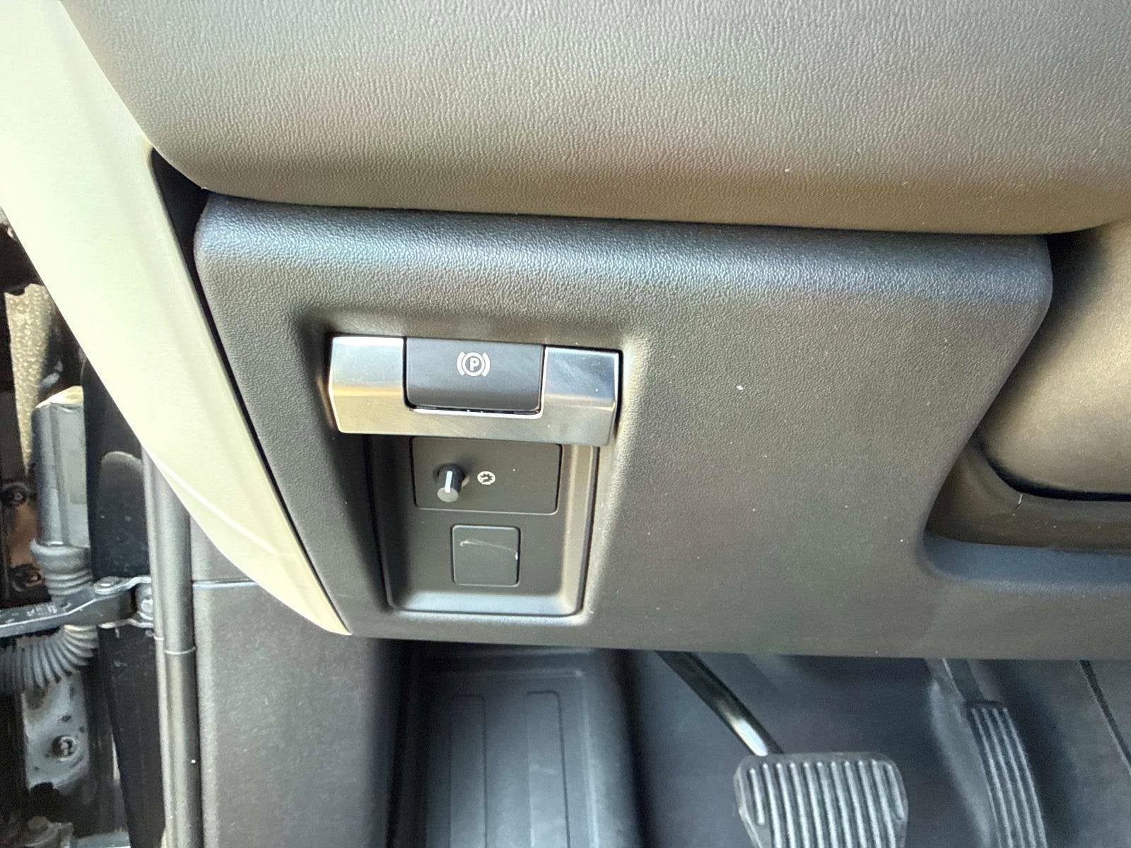 2024 Land Rover Defender 90 S