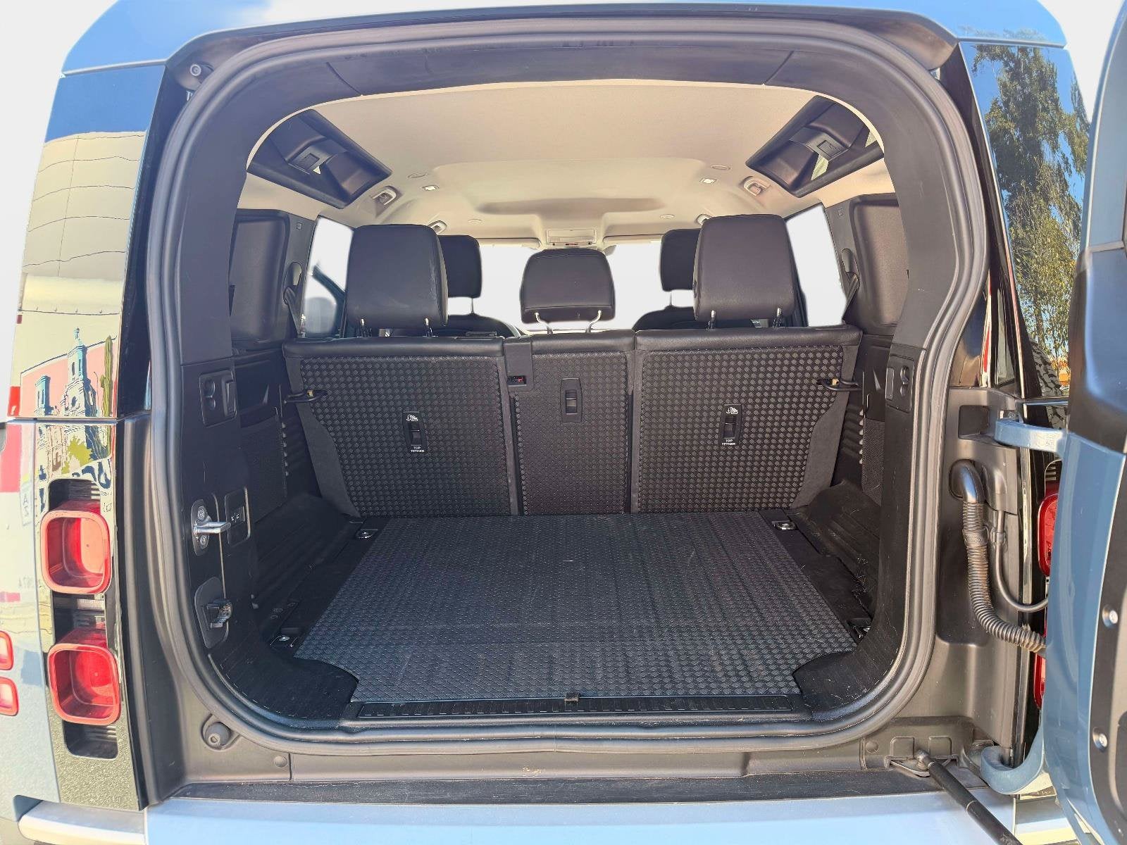 2021 Land Rover Defender 110 SE