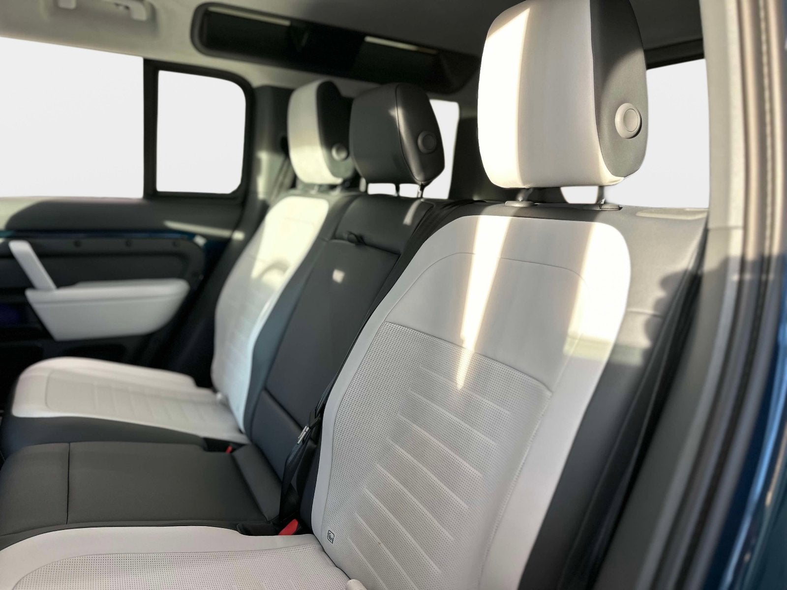 2026 Land Rover Defender OCTA