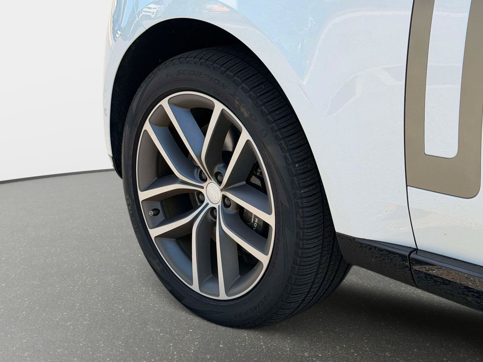 2025 Land Rover Range Rover Plug-In Hybrid SE