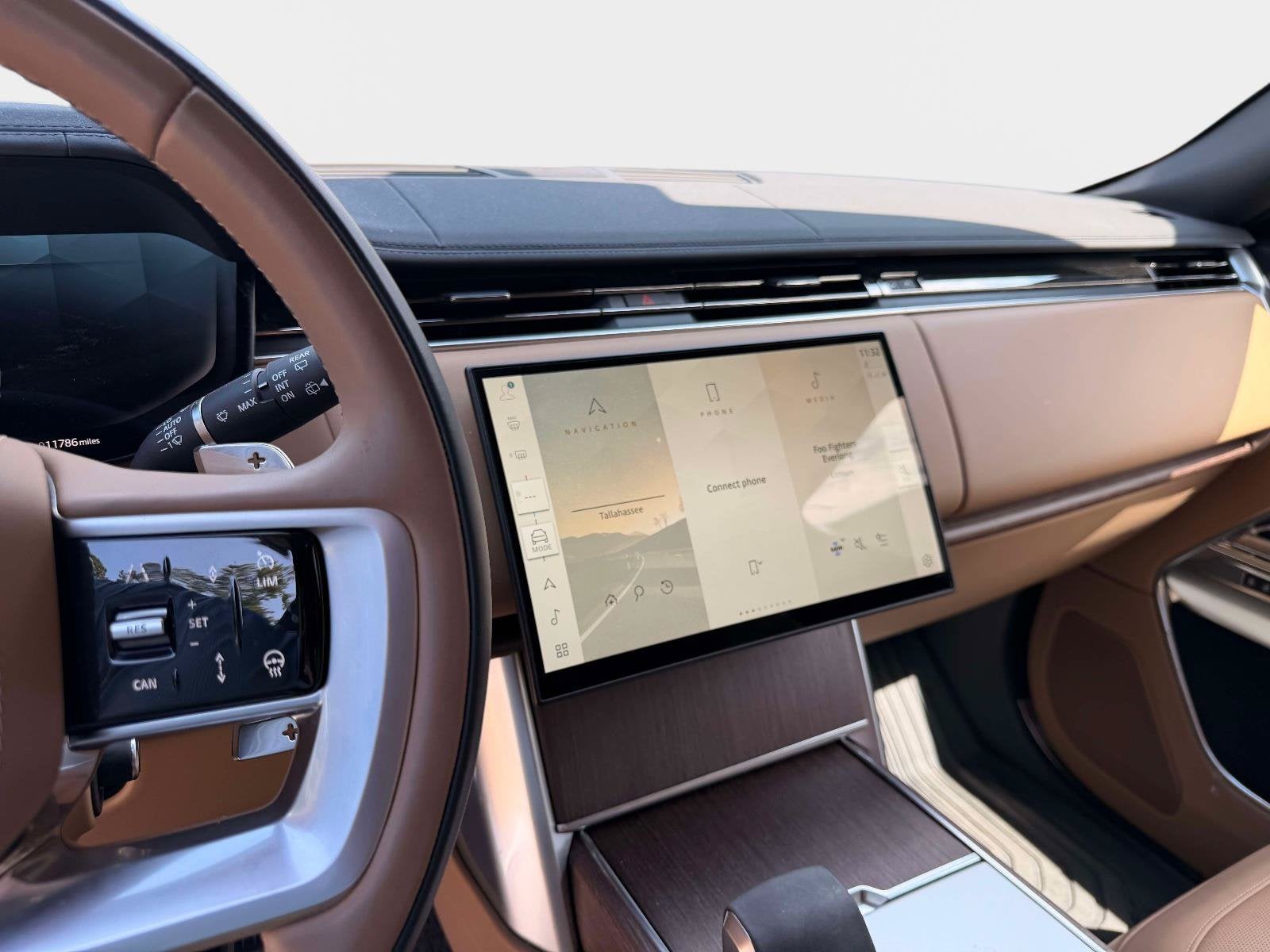 2025 Land Rover Range Rover Plug-In Hybrid SE