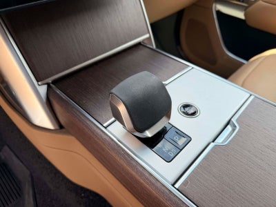 2025 Land Rover Range Rover Plug-In Hybrid SE