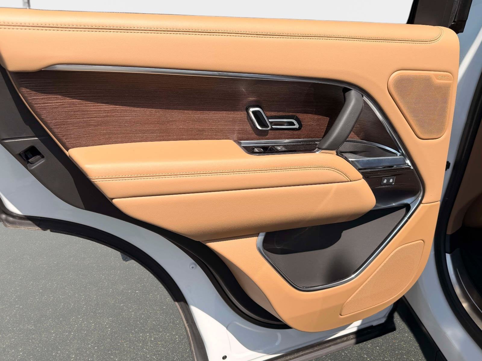 2025 Land Rover Range Rover Plug-In Hybrid SE