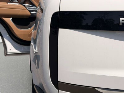 2025 Land Rover Range Rover Plug-In Hybrid SE