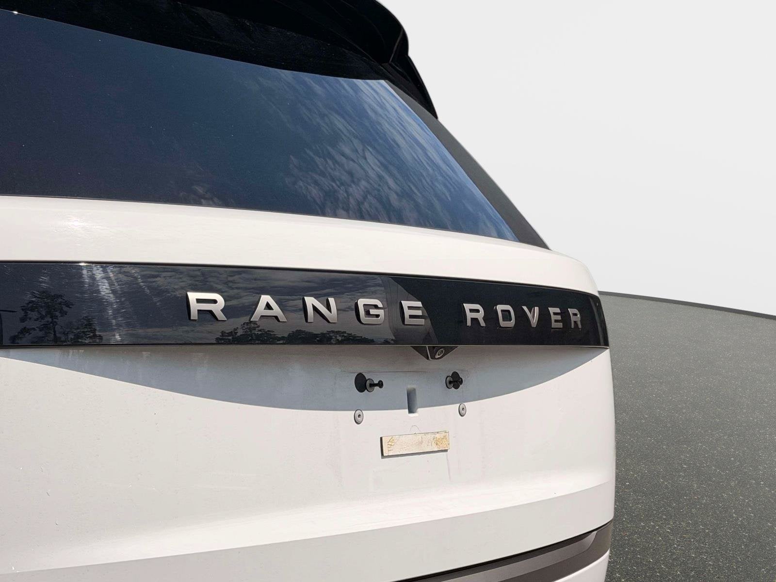 2025 Land Rover Range Rover Plug-In Hybrid SE