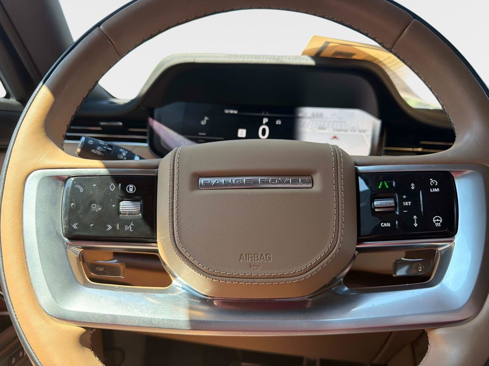 2025 Land Rover Range Rover Plug-In Hybrid SE