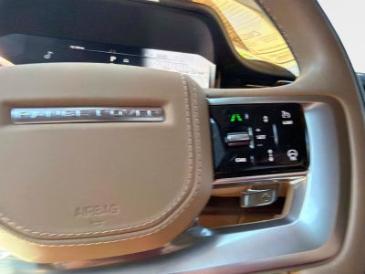 2025 Land Rover Range Rover Plug-In Hybrid SE