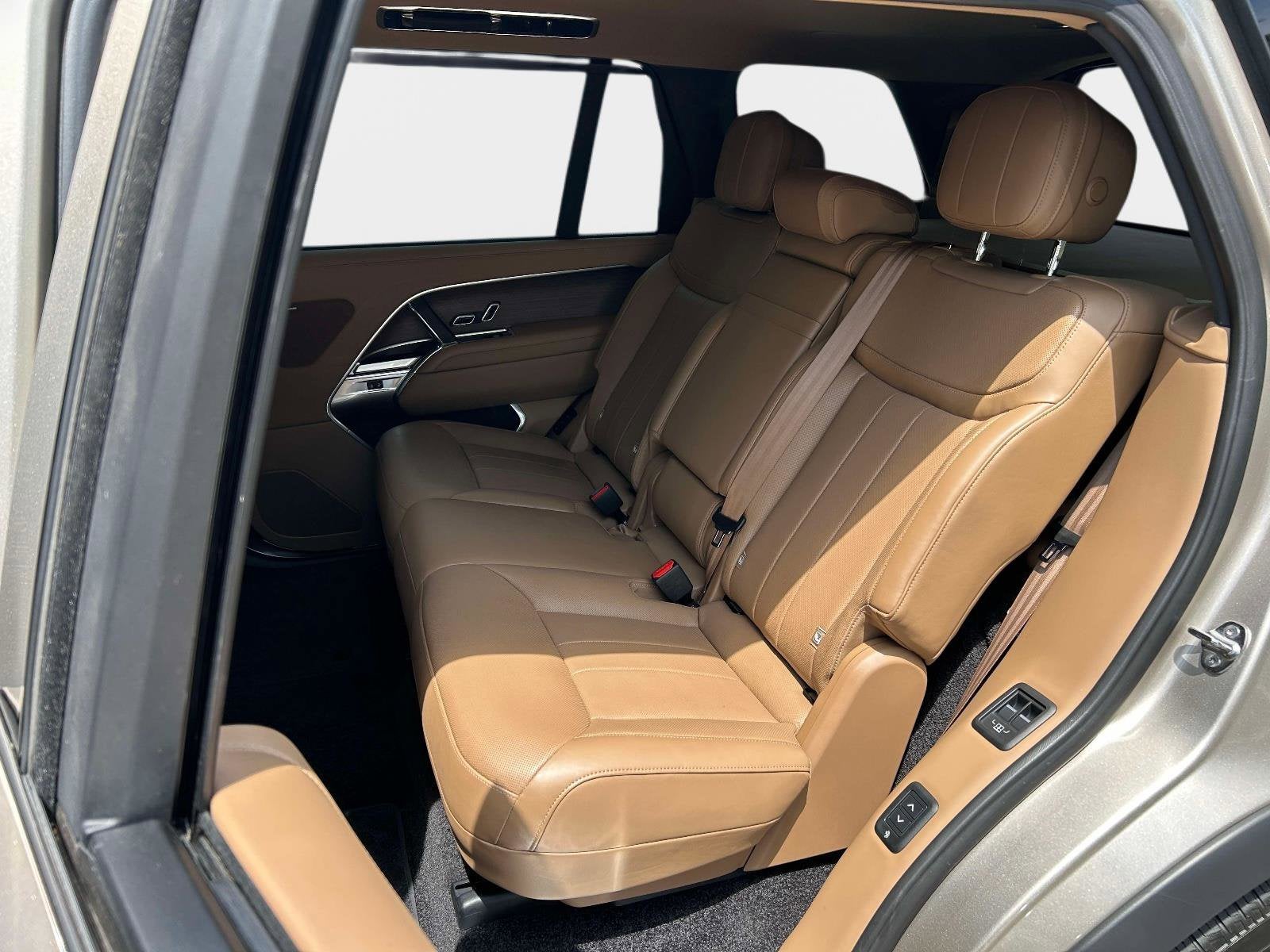 2025 Land Rover Range Rover SE