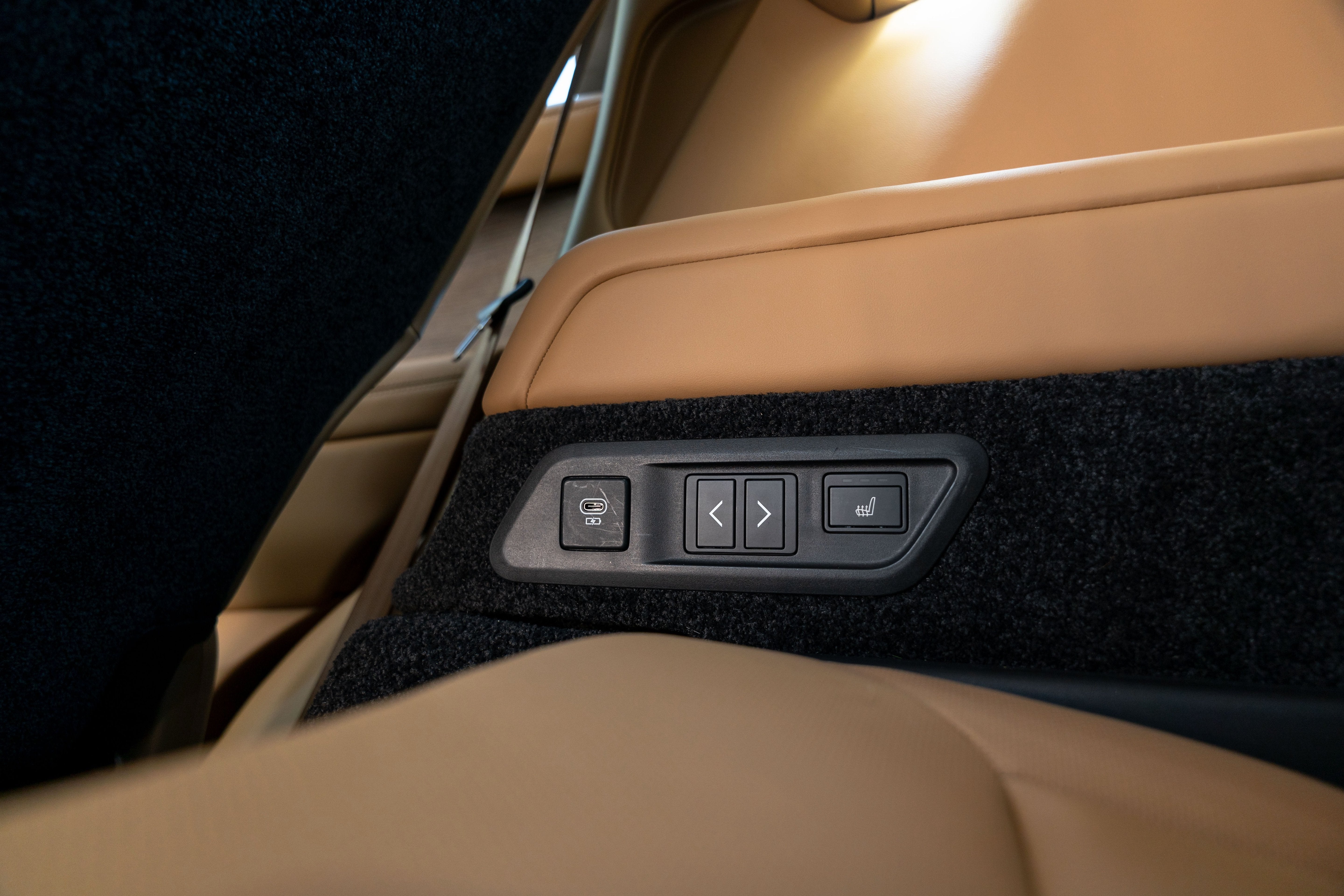 2025 Land Rover Range Rover SE LWB 7 Seat