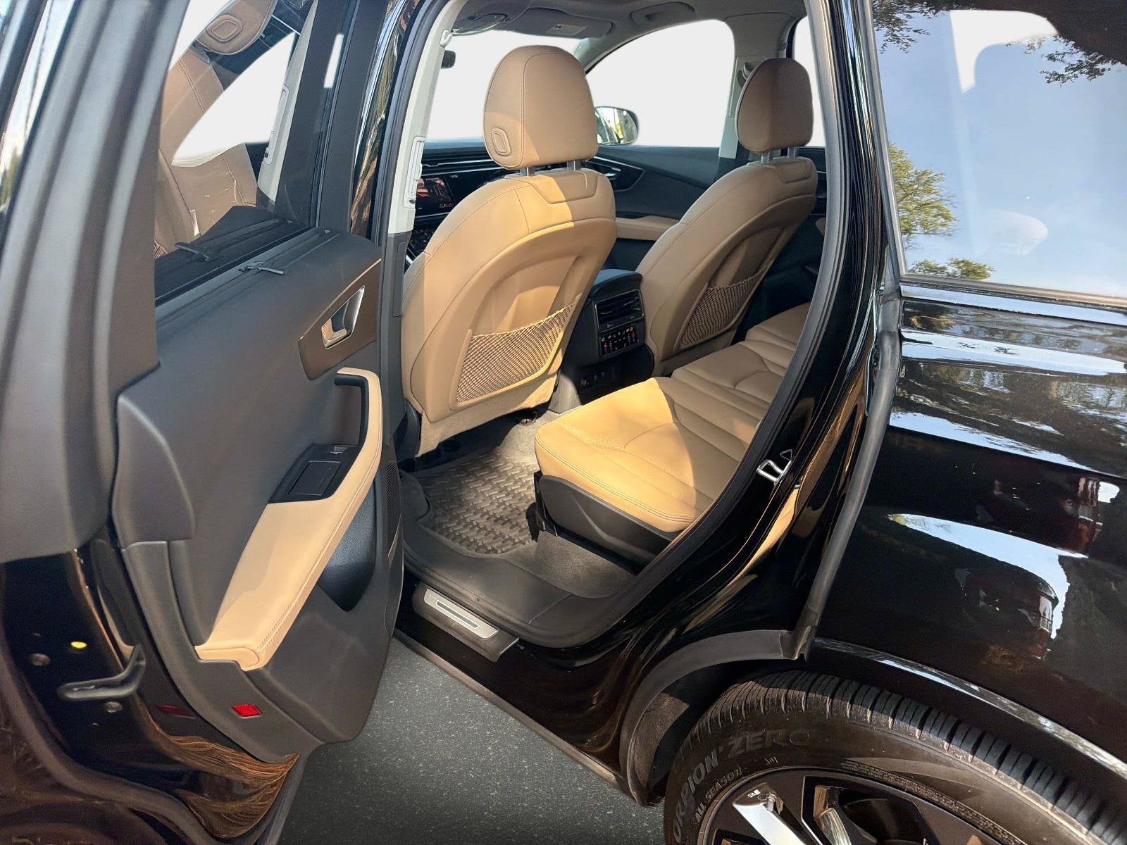 2025 Audi Q7 55 Premium Plus