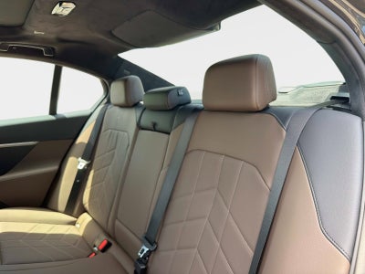 2027 BMW 550e 550e xDrive