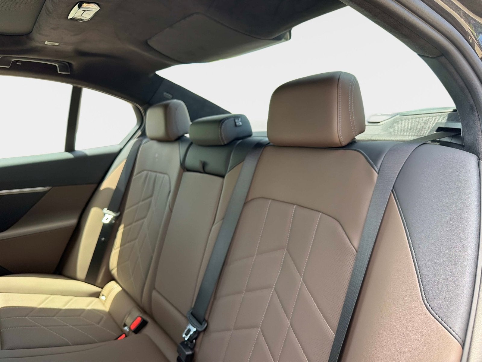 2027 BMW 550e 550e xDrive
