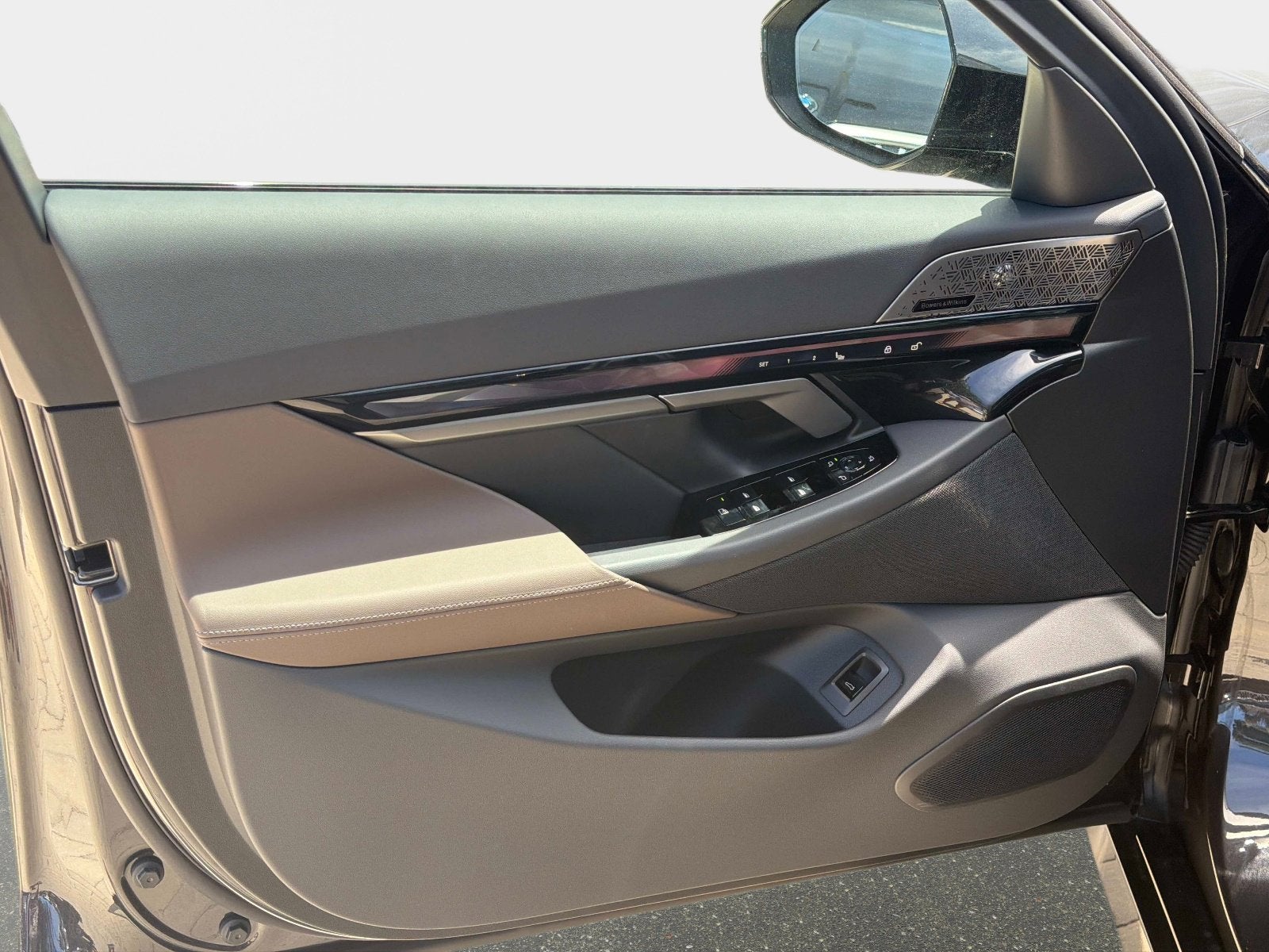 2027 BMW 550e 550e xDrive