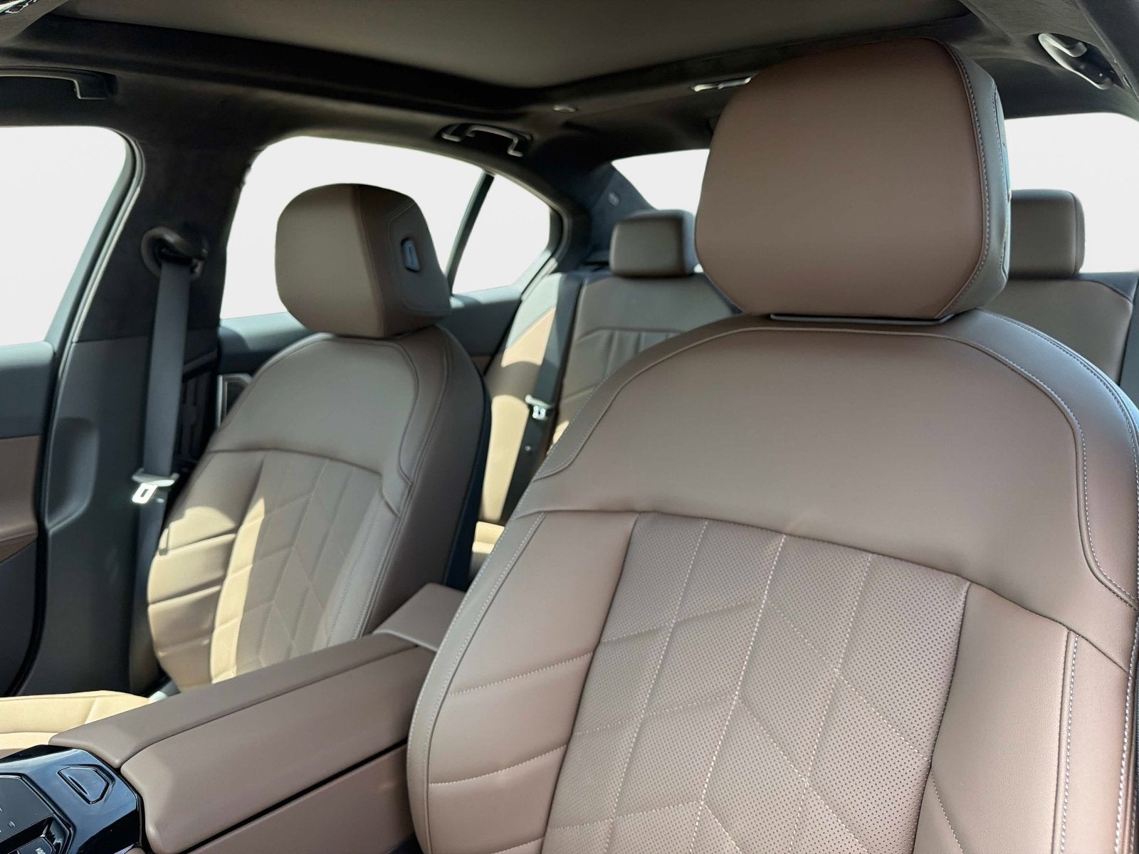 2027 BMW 550e 550e xDrive