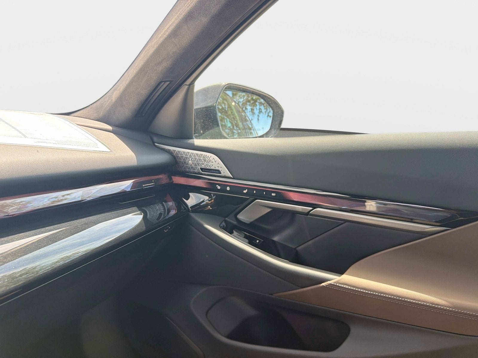 2027 BMW 550e 550e xDrive