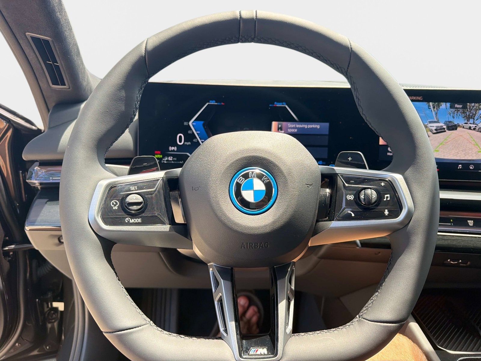 2027 BMW 550e 550e xDrive