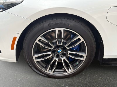 2027 BMW 550e 550e xDrive
