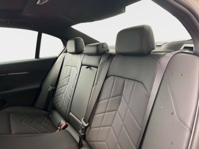 2027 BMW 550e 550e xDrive