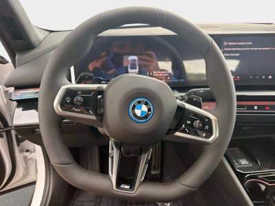 2027 BMW 550e 550e xDrive