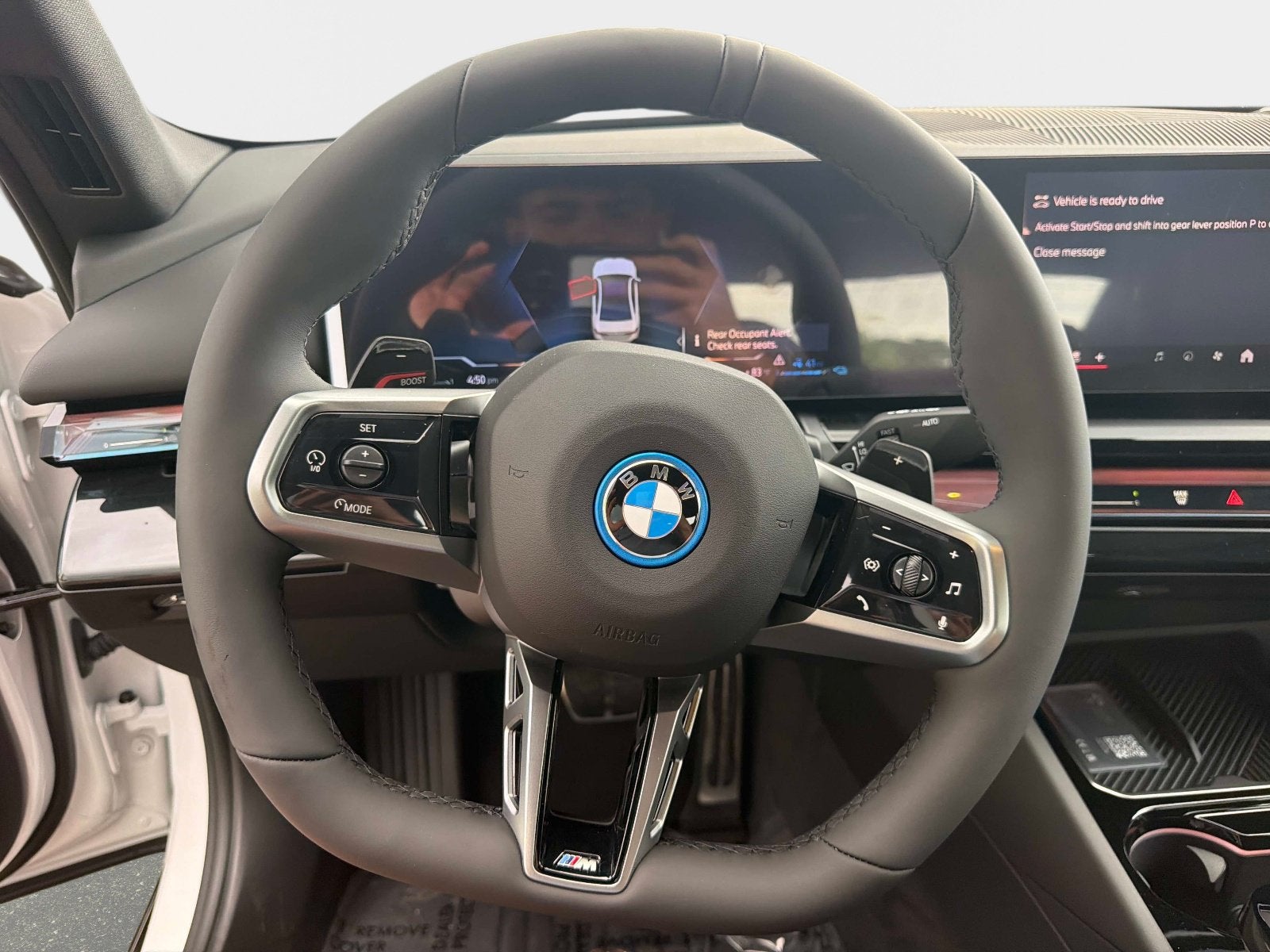 2027 BMW 550e 550e xDrive