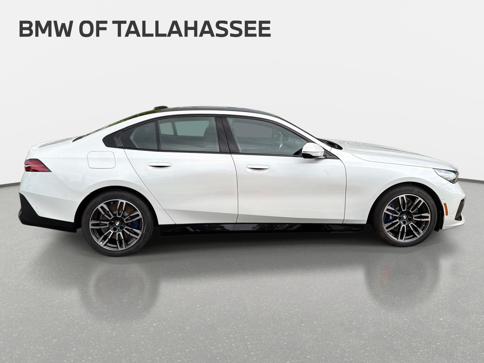 2027 BMW 550e 550e xDrive