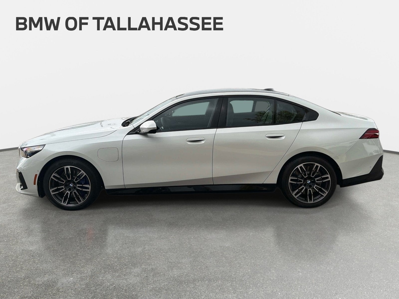 2027 BMW 550e 550e xDrive
