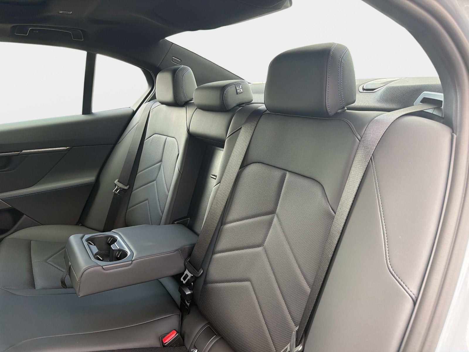 2027 BMW 550e 550e xDrive