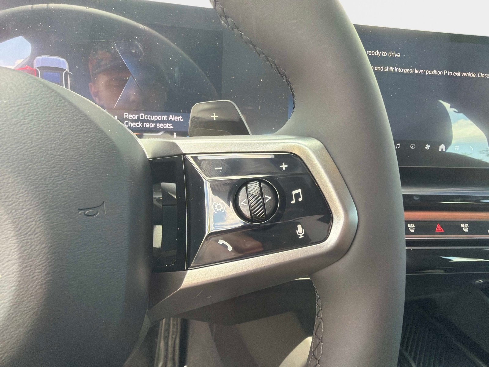 2027 BMW 550e 550e xDrive