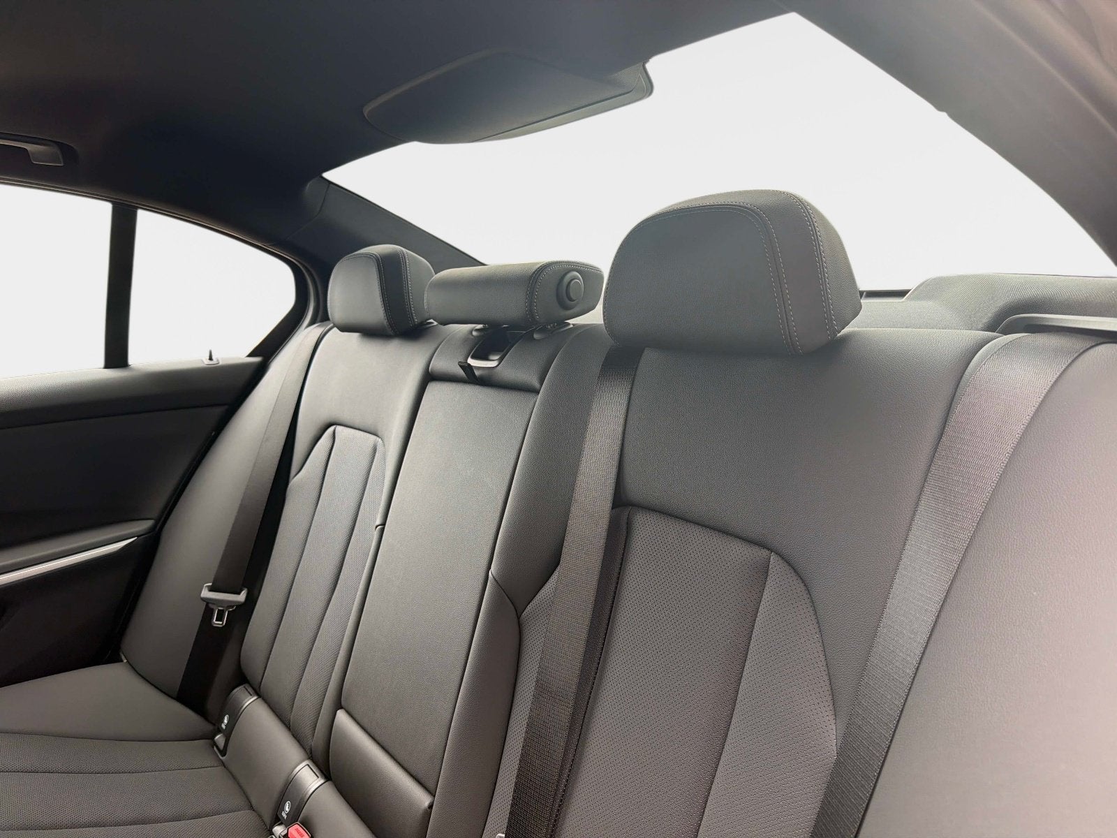 2026 BMW 330i 330i