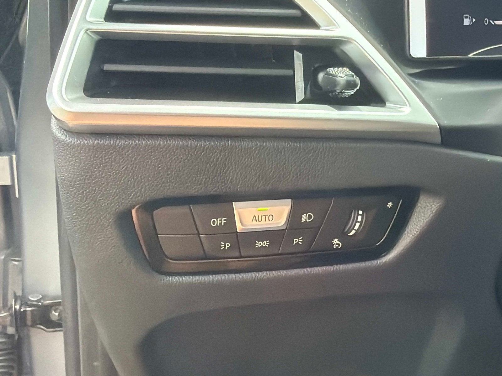 2026 BMW 330i 330i