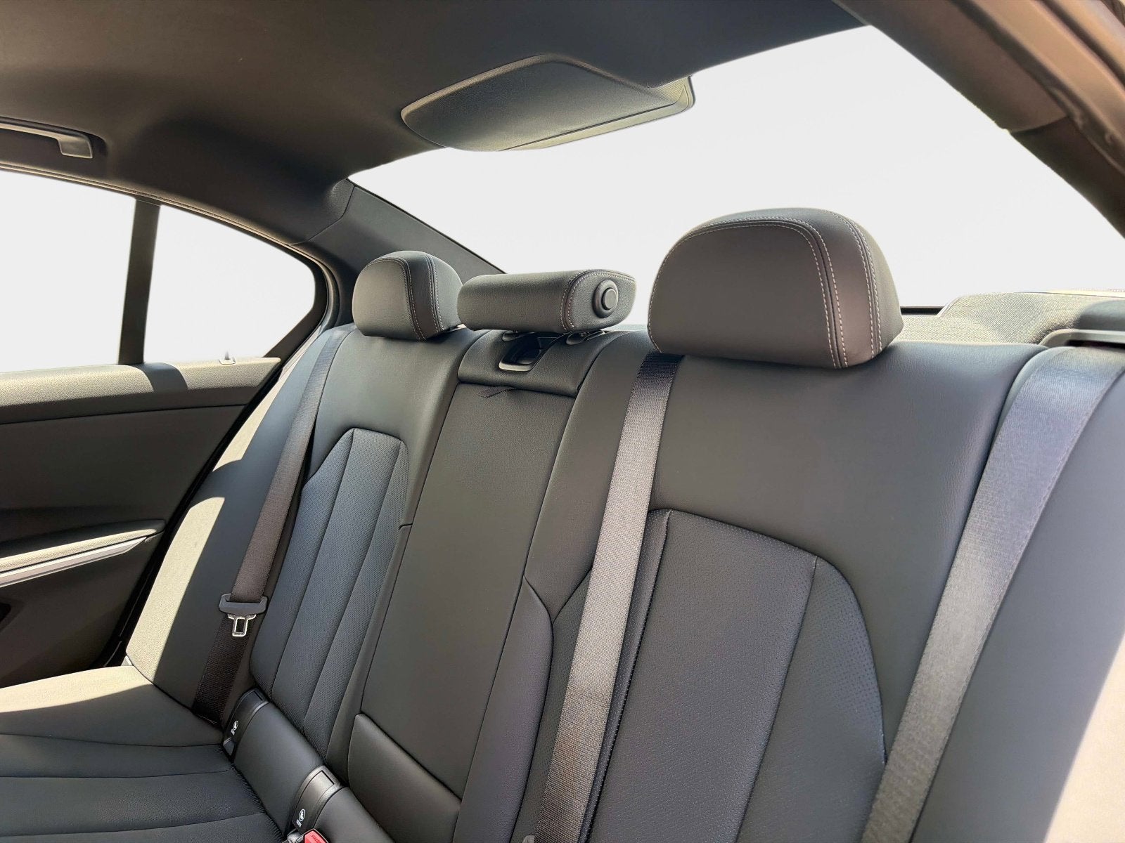 2026 BMW 330i 330i