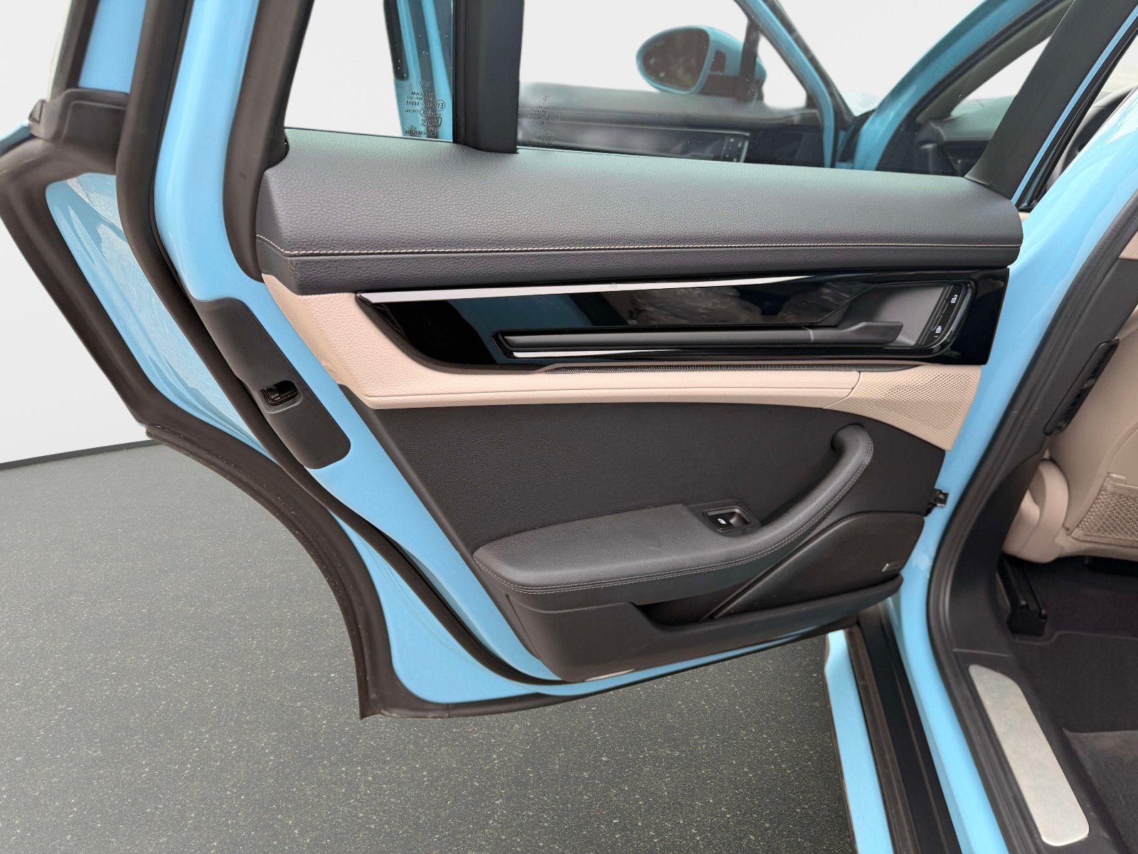 2025 Porsche Panamera Base