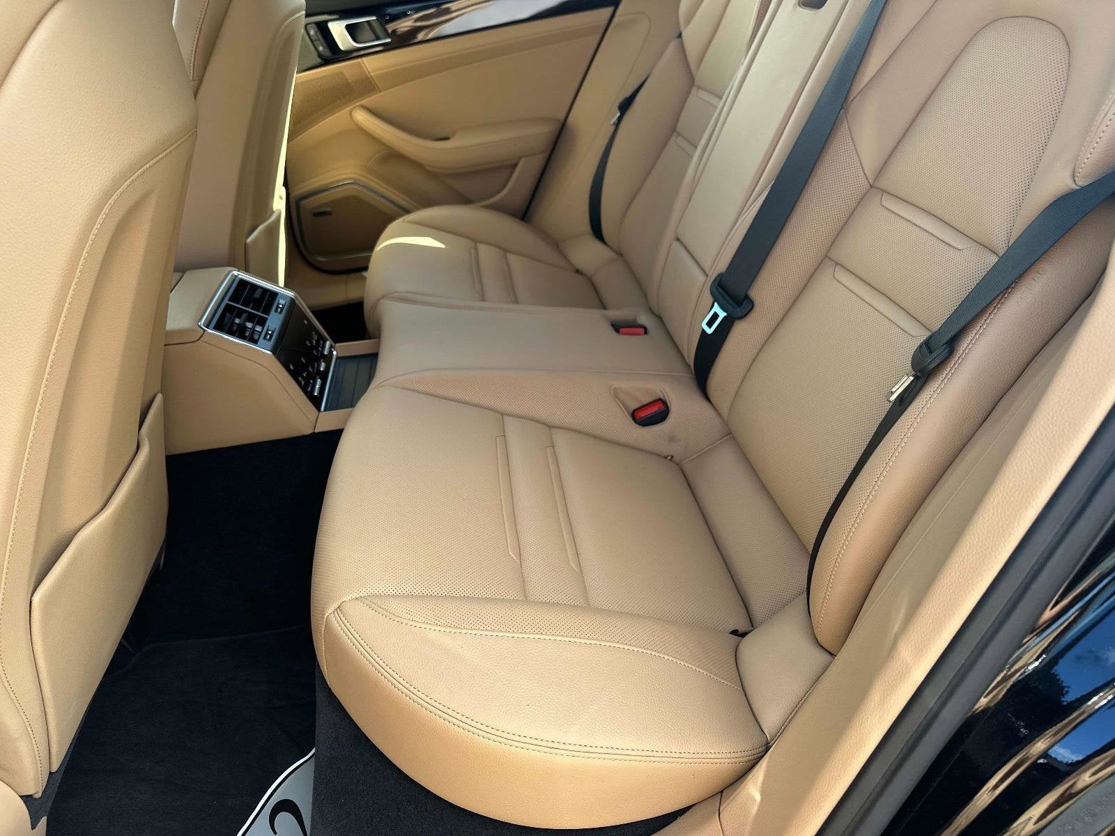 2022 Porsche Panamera Base