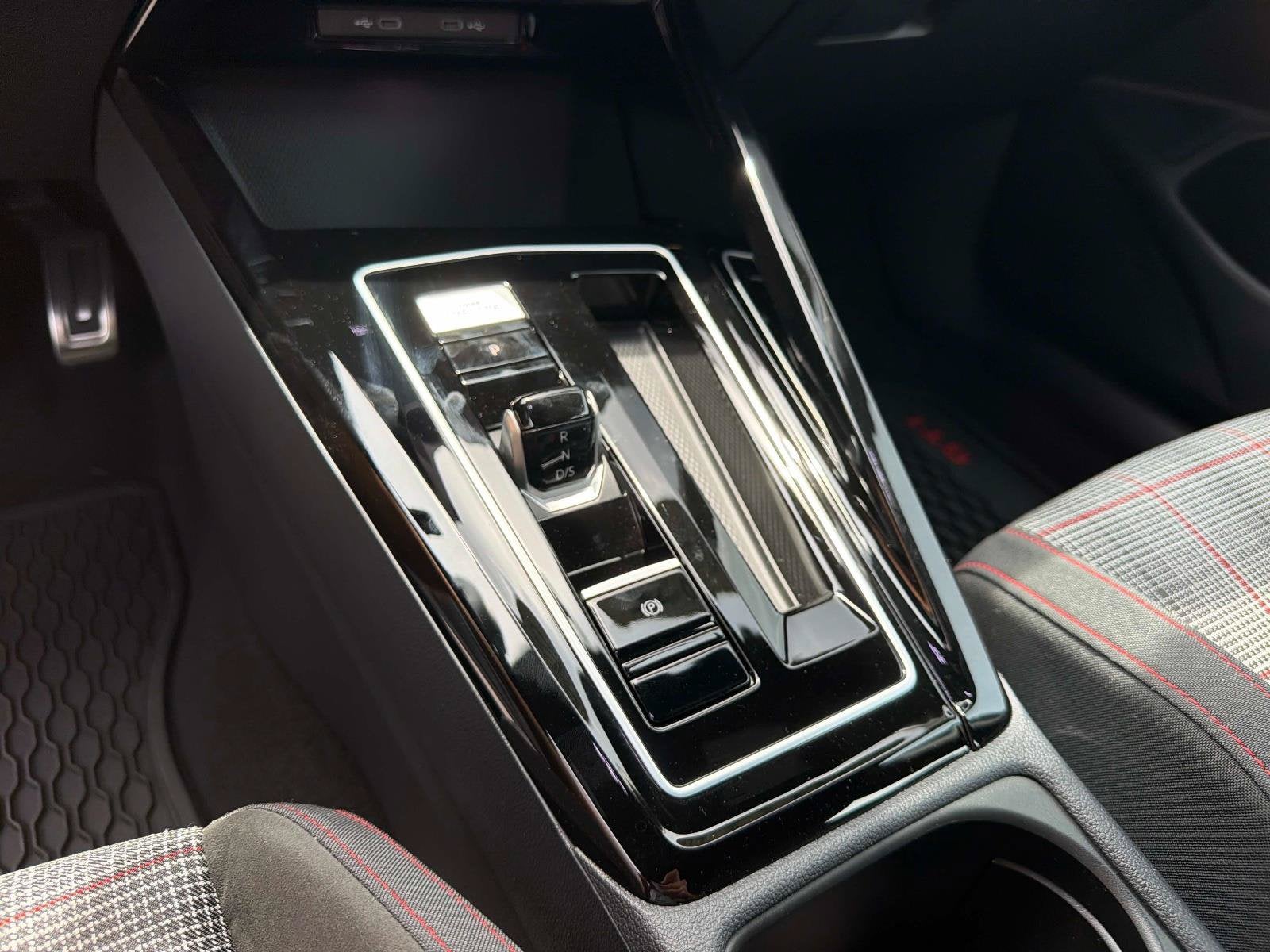 2025 Volkswagen Golf GTI 2.0T S DSG