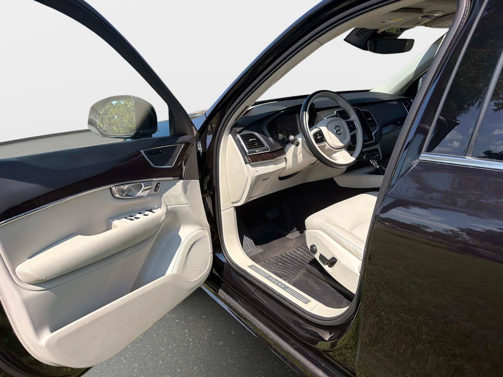 2019 Volvo XC90 T5 Momentum