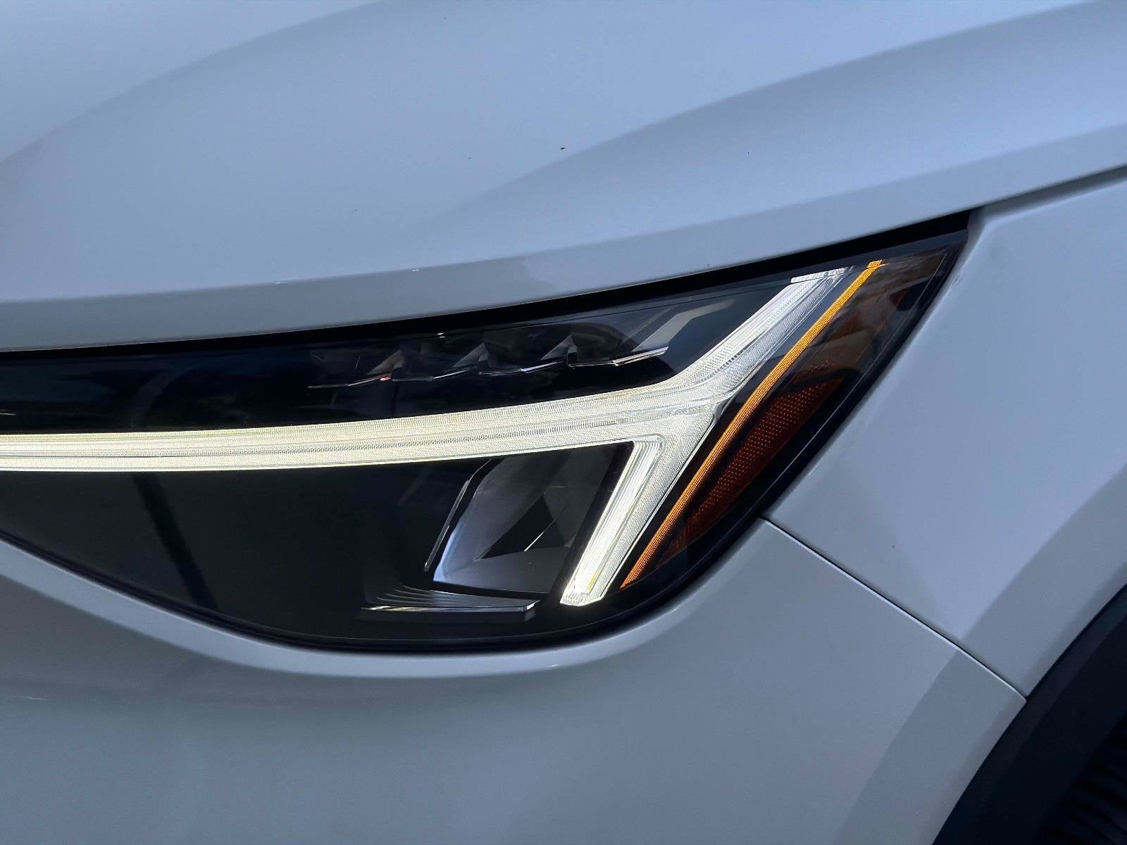 2025 Volvo XC40 B5 Plus Dark Theme