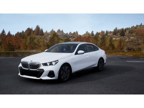 2027 BMW 550e Base